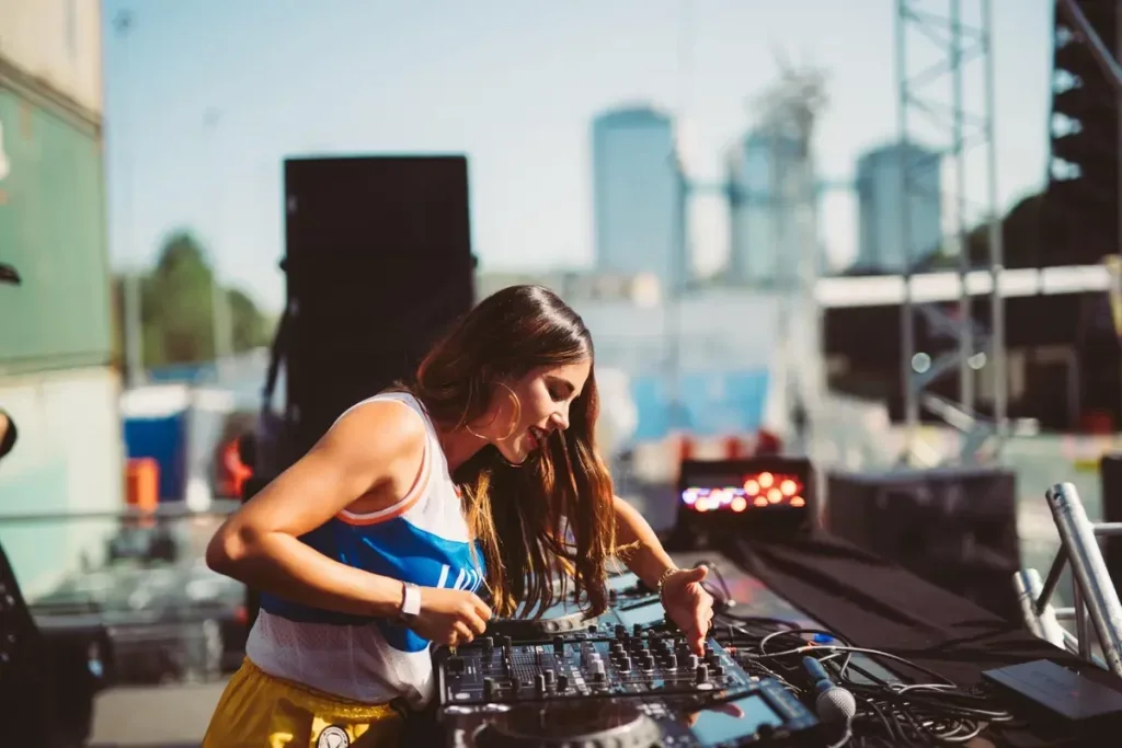 车载音乐u盘资源包-车载u盘10000首歌曲高品质mp3下载-车载音乐打包下载