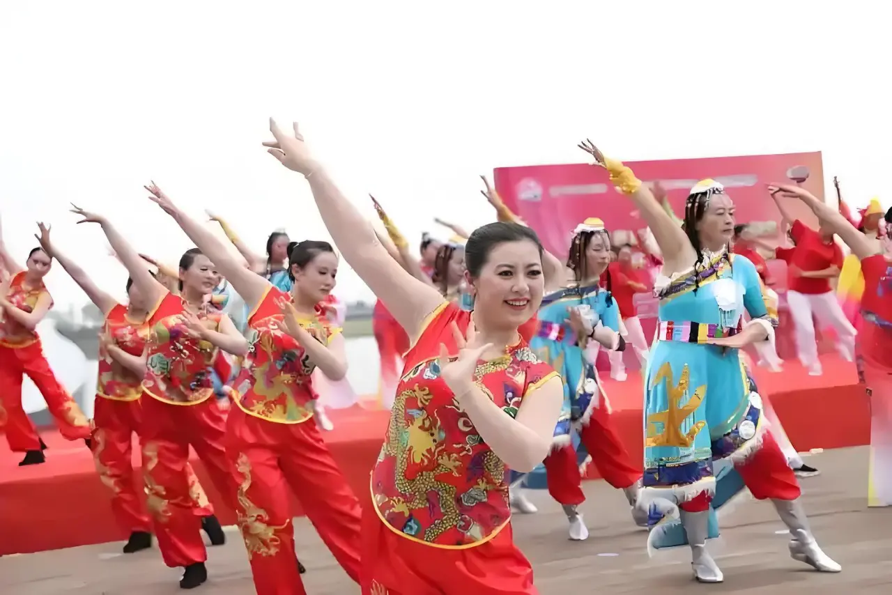 最近很火的广场舞歌曲合集下载-广场舞歌曲大全100首完整版下载